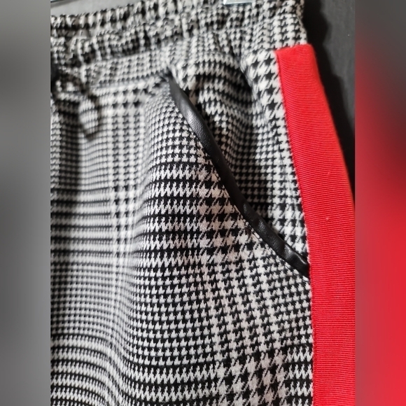 David Lerner Slim Track Jogger with Trim Small Houndstooth Red Stripe Evereve - Picture 7 of 12